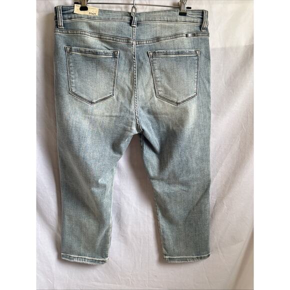 Women’s Size 31x21 KanCan Capri High Rise Distressed Light Wash Jeans NWT - Picture 8 of 15